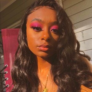 Meet your Posher, Jamesia